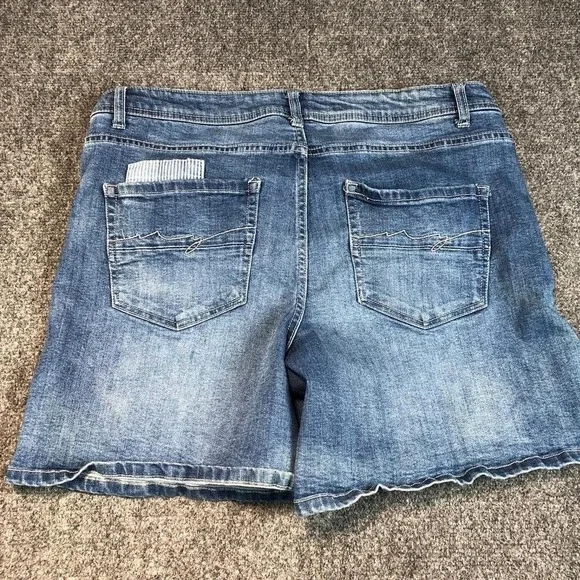 Soho Jeans Women's Blue Denim Shorts with Patches Size 14 - Picture 8 of 8